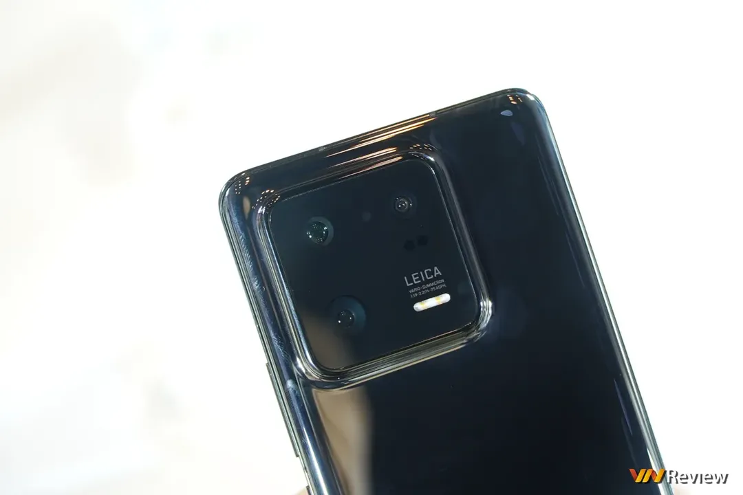 Trên tay Xiaomi 13 Pro - smartphone gần 30 triệu đồng của Xiaomi vừa ra mắt tại Việt Nam, chụp thử camera Leica xem có như lời đồn Trên tay Xiaomi 13 Pro - smartphone gần 30 triệu đồng của Xiaomi vừa ra mắt tại Việt Nam, chụp thử camera Leica xem có như lời đồn