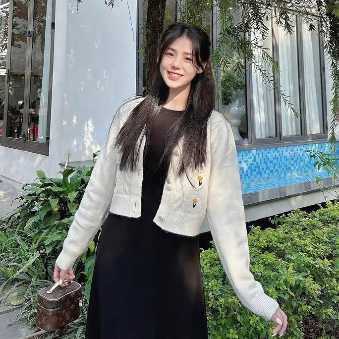 Giọng ca nào có tổng lượt view cao nhất YouTube Việt Nam? Bật mí: là 1 ca sĩ đã có 2 con Giọng ca nào có tổng lượt view cao nhất YouTube Việt Nam? Bật mí: là 1 ca sĩ đã có 2 con