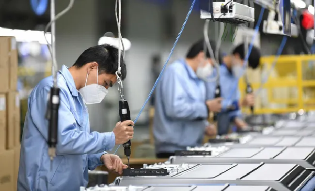 Giảm năm đóng bảo hiểm để hưởng lương hưu nhưng quyền lợi của lao động không bị bỏ rơi Giảm năm đóng bảo hiểm để hưởng lương hưu nhưng quyền lợi của lao động không bị bỏ rơi