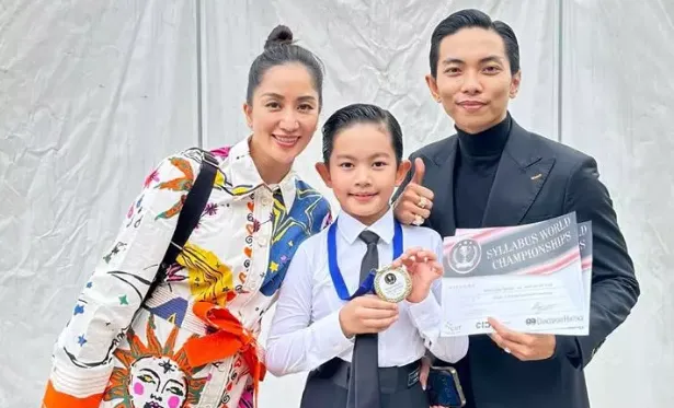 Quý tử Khánh Thi - Phan Hiển giành HVC, lập kỷ lục dancesport Việt Nam khi mới 8 tuổi Quý tử Khánh Thi - Phan Hiển giành HVC, lập kỷ lục dancesport Việt Nam khi mới 8 tuổi