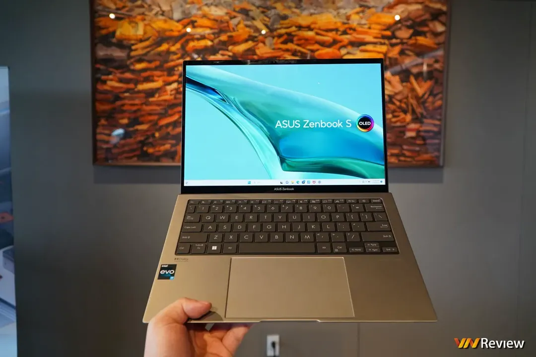 Trên tay ASUS Zenbook S13 OLED và Vivoook 14X OLED:  bộ đôi laptop OLED mỏng nhẹ canh tranh MacBook Air, cấu hình cao, giá hấp dẫn Trên tay ASUS Zenbook S13 OLED và Vivoook 14X OLED:  bộ đôi laptop OLED mỏng nhẹ canh tranh MacBook Air, cấu hình cao, giá hấp dẫn