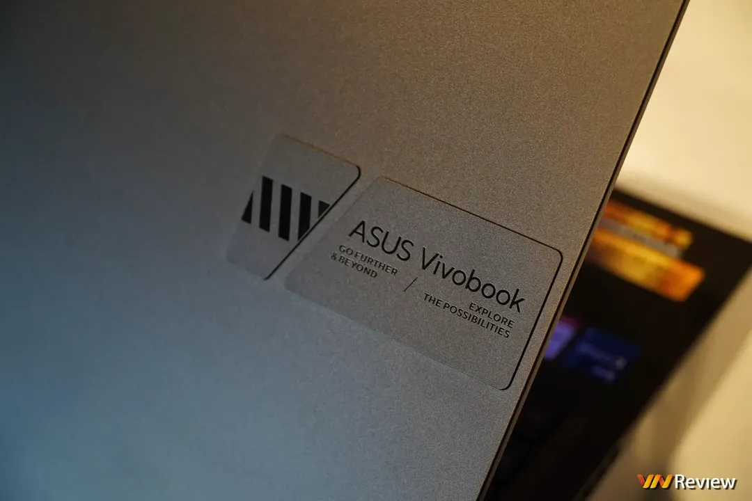 Trên tay ASUS Zenbook S13 OLED và Vivoook 14X OLED:  bộ đôi laptop OLED mỏng nhẹ canh tranh MacBook Air, cấu hình cao, giá hấp dẫn Trên tay ASUS Zenbook S13 OLED và Vivoook 14X OLED:  bộ đôi laptop OLED mỏng nhẹ canh tranh MacBook Air, cấu hình cao, giá hấp dẫn