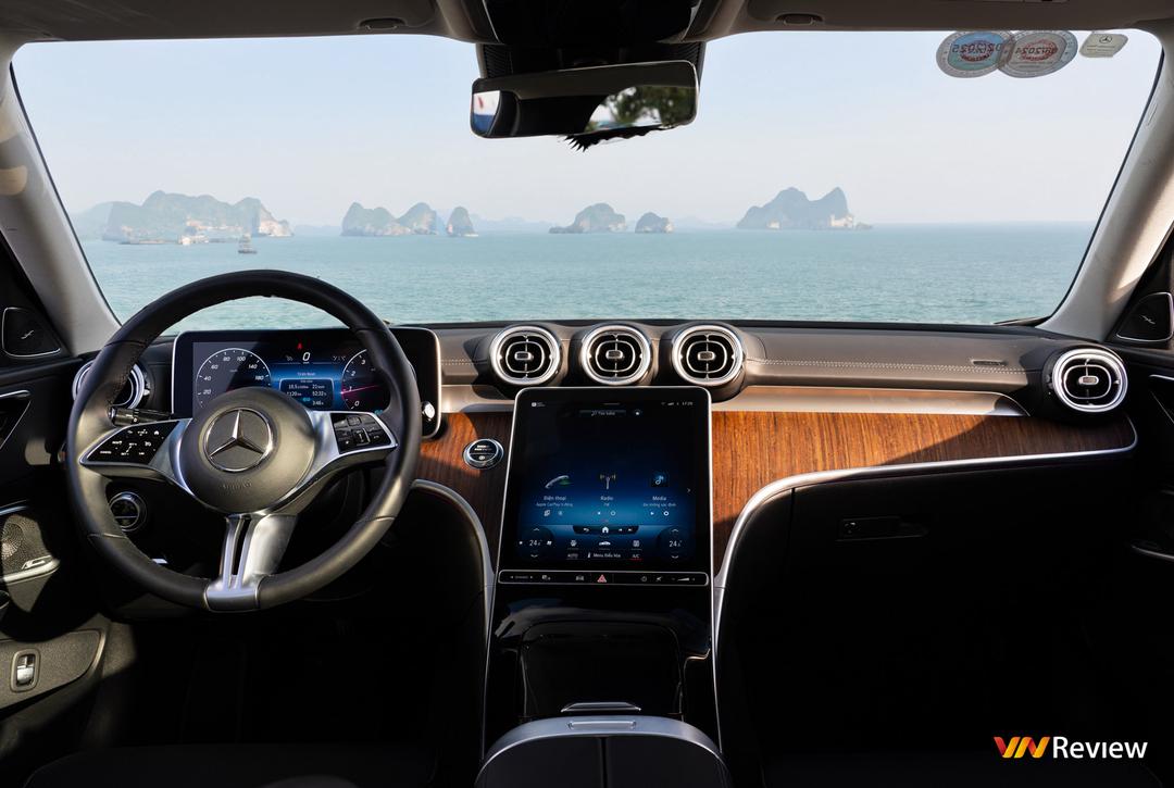 Trải nghiệm Mercedes-Benz C 200 Avantgarde Plus: Cánh cửa bước vào thế giới Mercedes-Benz Trải nghiệm Mercedes-Benz C 200 Avantgarde Plus: Cánh cửa bước vào thế giới Mercedes-Benz