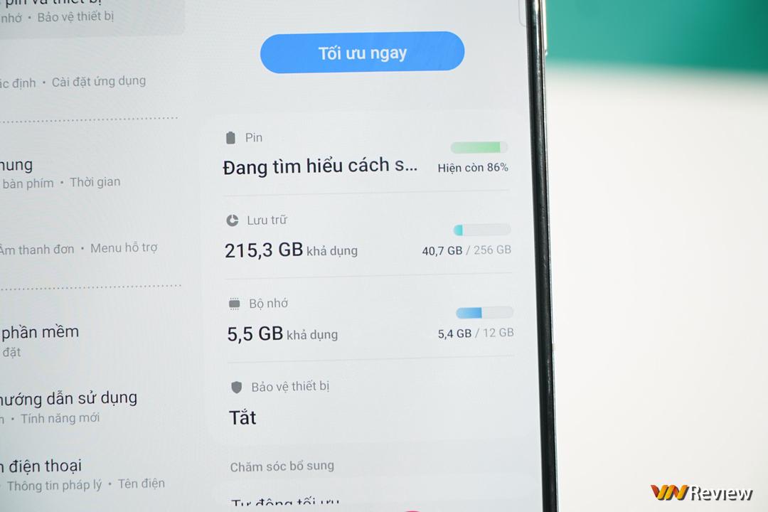 Trên tay Galaxy Z Fold 5: “bình” khít hơn và rượu cũng thơm hơn Trên tay Galaxy Z Fold 5: “bình” khít hơn và rượu cũng thơm hơn