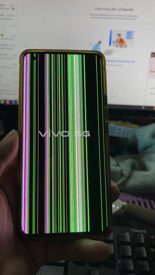 Theo bước Samsung, dạo này lại thấy nhiều máy vivo bị sọc màn hình quá anh em ạ! Theo bước Samsung, dạo này lại thấy nhiều máy vivo bị sọc màn hình quá anh em ạ!