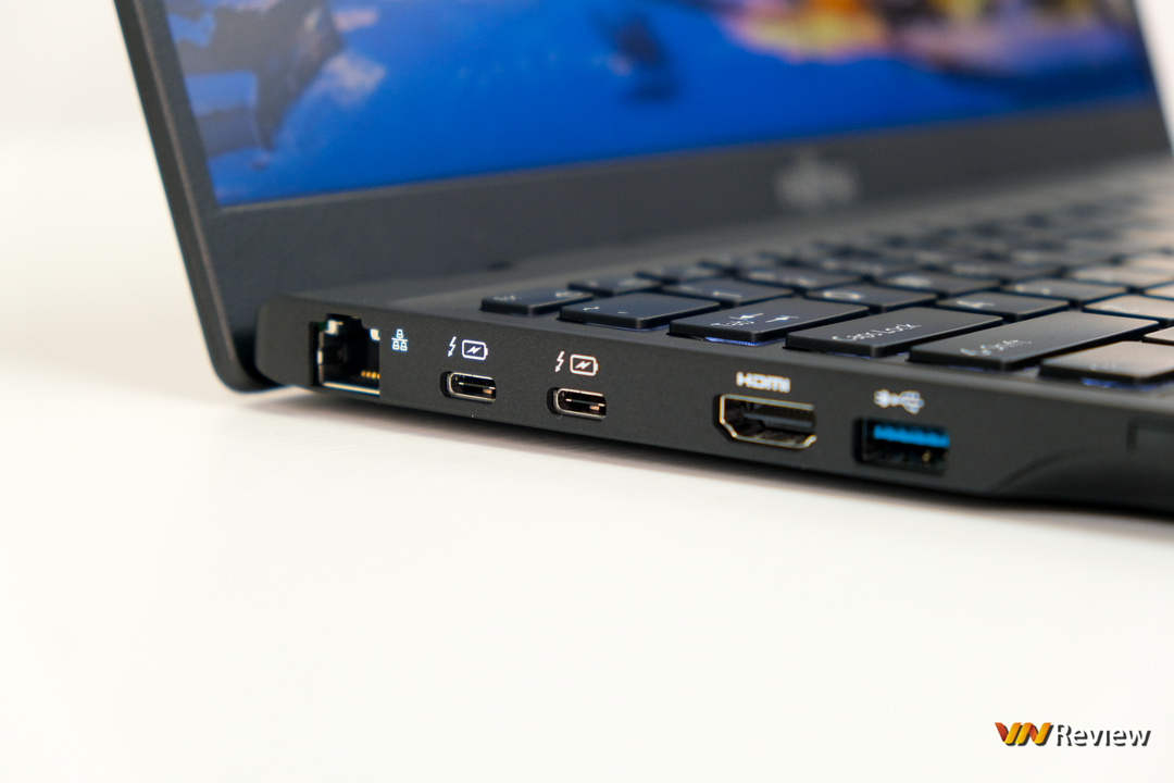 Đánh giá Fujitsu FMV MH 14”: Trợ lý linh hoạt cho những ngày bận rộn Đánh giá Fujitsu FMV MH 14”: Trợ lý linh hoạt cho những ngày bận rộn