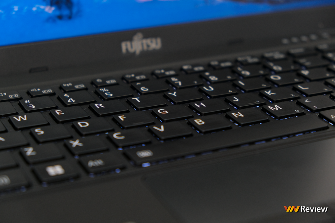 Đánh giá Fujitsu FMV MH 14”: Trợ lý linh hoạt cho những ngày bận rộn Đánh giá Fujitsu FMV MH 14”: Trợ lý linh hoạt cho những ngày bận rộn