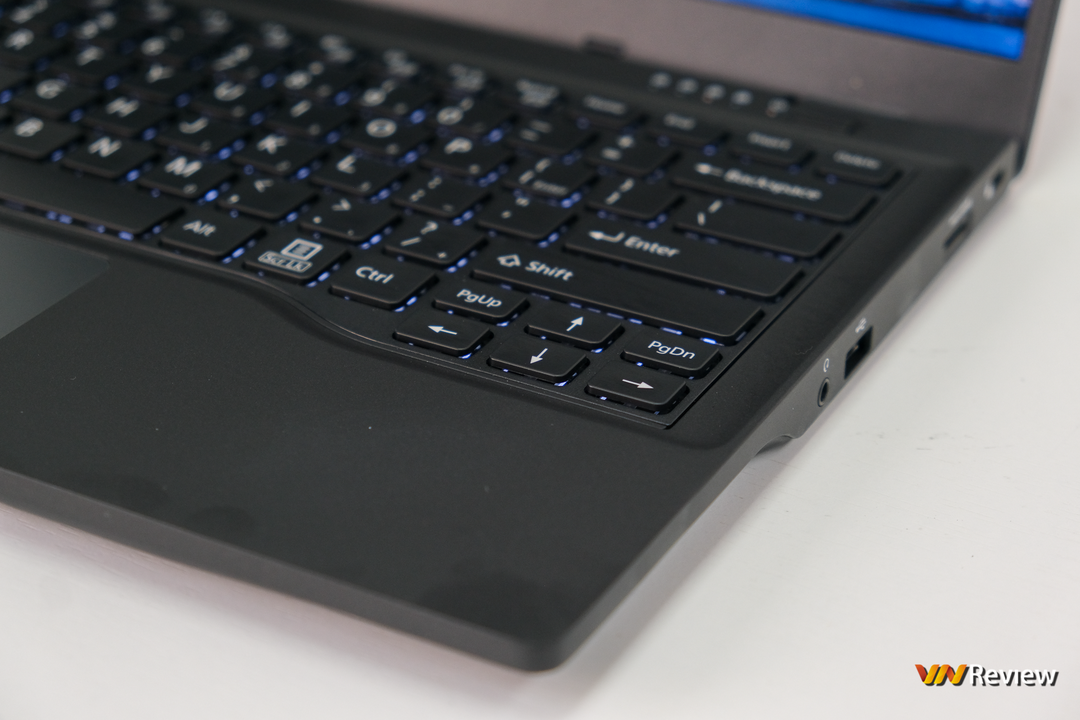 Đánh giá Fujitsu FMV MH 14”: Trợ lý linh hoạt cho những ngày bận rộn Đánh giá Fujitsu FMV MH 14”: Trợ lý linh hoạt cho những ngày bận rộn