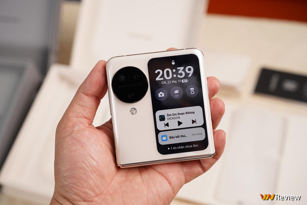 Mở hộp Oppo Find N3 và Find N3 Flip vừa ra mắt tại Việt Nam: khi Oppo “tuyên chiến” với Samsung Mở hộp Oppo Find N3 và Find N3 Flip vừa ra mắt tại Việt Nam: khi Oppo “tuyên chiến” với Samsung