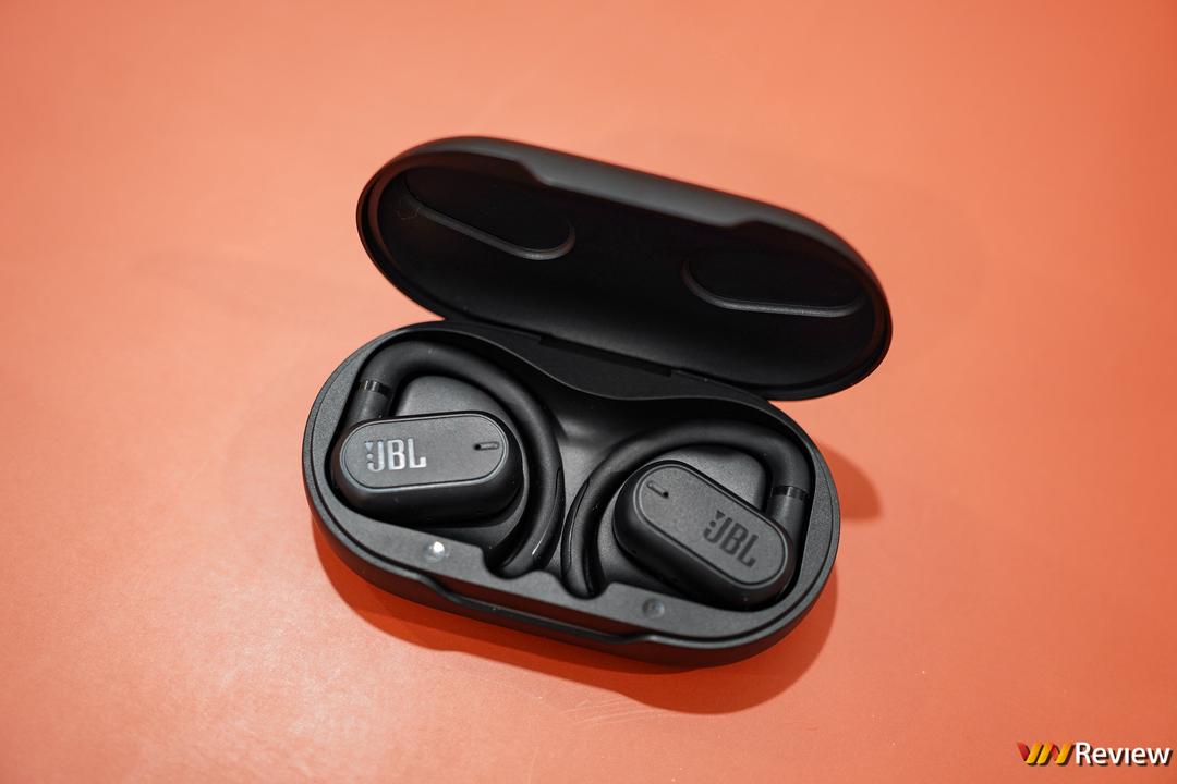 Đánh giá JBL Soundgear Sense: tai nghe thiết kế mở chuẩn bài cho người thích thể thao, yêu âm nhạc Đánh giá JBL Soundgear Sense: tai nghe thiết kế mở chuẩn bài cho người thích thể thao, yêu âm nhạc