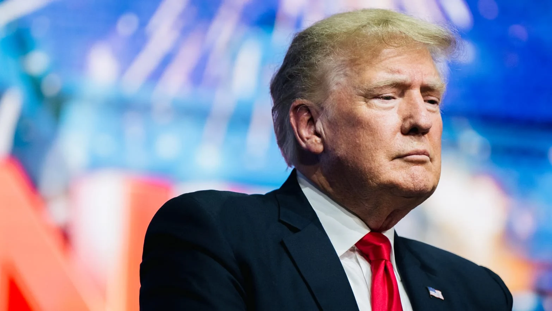 Cựu tổng thống Trump đệ đơn kiện tờ The New York Times và cháu gái  Cựu tổng thống Trump đệ đơn kiện tờ The New York Times và cháu gái