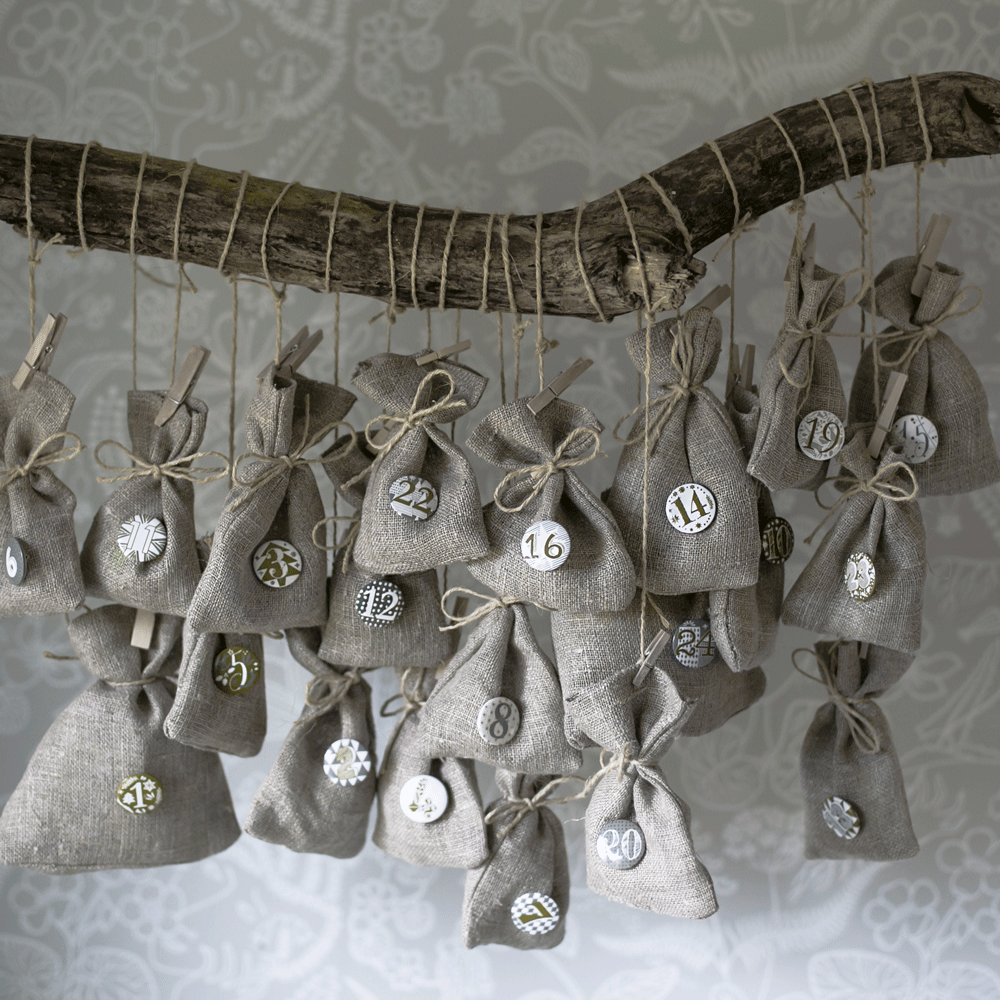 Lịch Mùa vọng kèm đá quý cho dịp Giáng Sinh 2021 Lịch Mùa vọng kèm đá quý cho dịp Giáng Sinh 2021