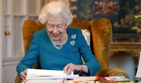 Tại sao Nữ hoàng Anh không thoái vị, để Charles III chịu đựng chờ đợi ngai vàng lâu nhất trong lịch sử nước Anh Tại sao Nữ hoàng Anh không thoái vị, để Charles III chịu đựng chờ đợi ngai vàng lâu nhất trong lịch sử nước Anh