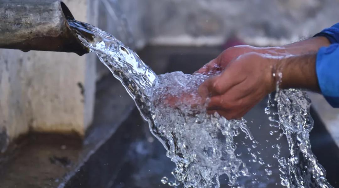 Việc lọc nước hydrogel giúp biến nước sông hồ thành nước uống chỉ sau vài giờ Việc lọc nước hydrogel giúp biến nước sông hồ thành nước uống chỉ sau vài giờ