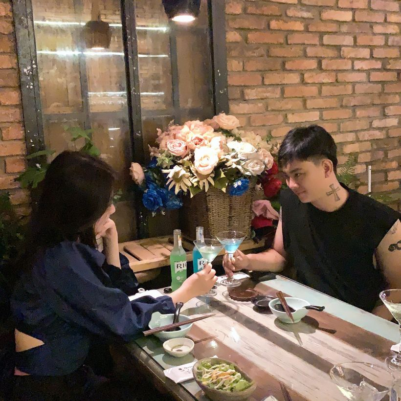 Hoài Lâm đổi trạng thái “kết hôn” với bạn gái 18 tuổi Hoài Lâm đổi trạng thái “kết hôn” với bạn gái 18 tuổi