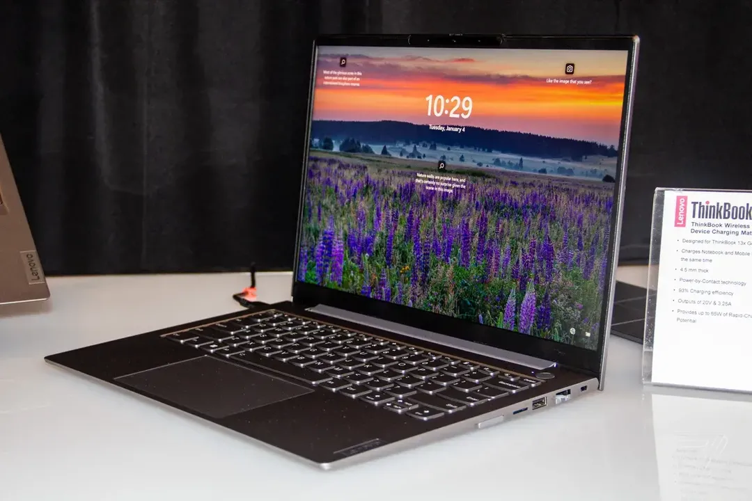 Lenovo công bố laptop 17 inch tỷ lệ cực dị, có màn hình thứ hai 8 inch nằm cạnh bàn phím còn dị hơn Lenovo công bố laptop 17 inch tỷ lệ cực dị, có màn hình thứ hai 8 inch nằm cạnh bàn phím còn dị hơn