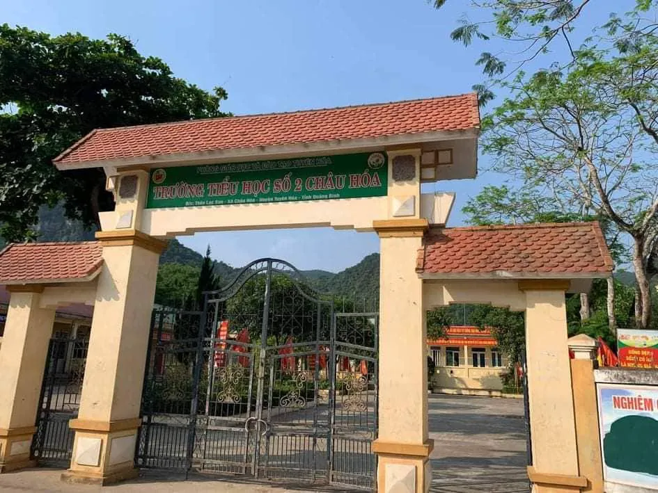 Xôn xao hiệu trưởng ở Quảng Bình mang sổ đỏ của trường đi vay nặng lãi Xôn xao hiệu trưởng ở Quảng Bình mang sổ đỏ của trường đi vay nặng lãi