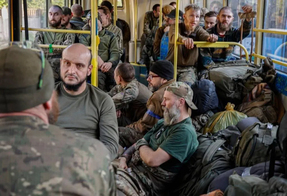 Ukraine bại trận thảm hại ở pháo đài Azov, lính đánh thuê nước ngoài bị bắt: chúng tôi đã bị lừa  Ukraine bại trận thảm hại ở pháo đài Azov, lính đánh thuê nước ngoài bị bắt: chúng tôi đã bị lừa