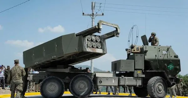 Pháo phản lực dẫn đường HIMARS Mỹ cấp cho Ukraine chính thức tham chiến Pháo phản lực dẫn đường HIMARS Mỹ cấp cho Ukraine chính thức tham chiến