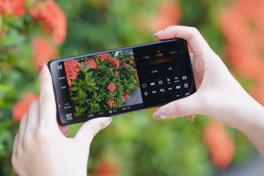 Sony lí giải vì sao điện thoại Xperia viền dày, triết lí camera trung thực ít lạm dụng AI Sony lí giải vì sao điện thoại Xperia viền dày, triết lí camera trung thực ít lạm dụng AI