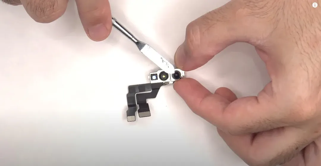 Video mổ xẻ đầu tiên tiết lộ nội thất iPhone 14 Pro Max, bố trí gọn gàng, bí mật của Dynamic Island Video mổ xẻ đầu tiên tiết lộ nội thất iPhone 14 Pro Max, bố trí gọn gàng, bí mật của Dynamic Island