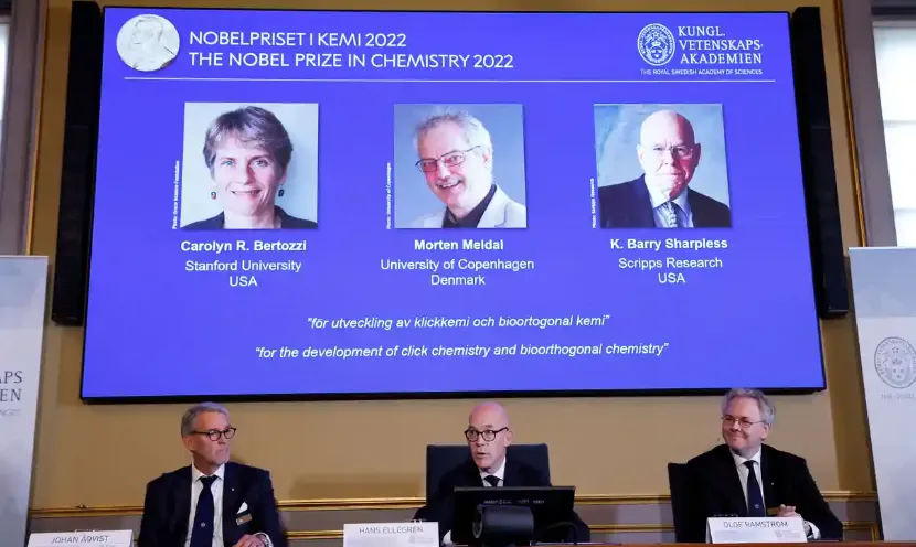 Giải Nobel Hóa học 2022 đã có tên một nhà khoa học nữ, bà thừa nhận bị choáng váng và khó thở khi được gọi tên! Giải Nobel Hóa học 2022 đã có tên một nhà khoa học nữ, bà thừa nhận bị choáng váng và khó thở khi được gọi tên!