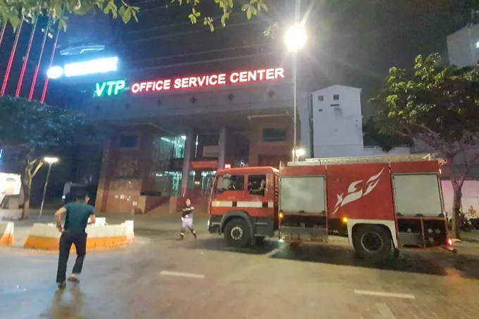 Tòa nhà Vạn Thịnh Phát bất ngờ bị cháy, thiệt hại ra sao? Tòa nhà Vạn Thịnh Phát bất ngờ bị cháy, thiệt hại ra sao?
