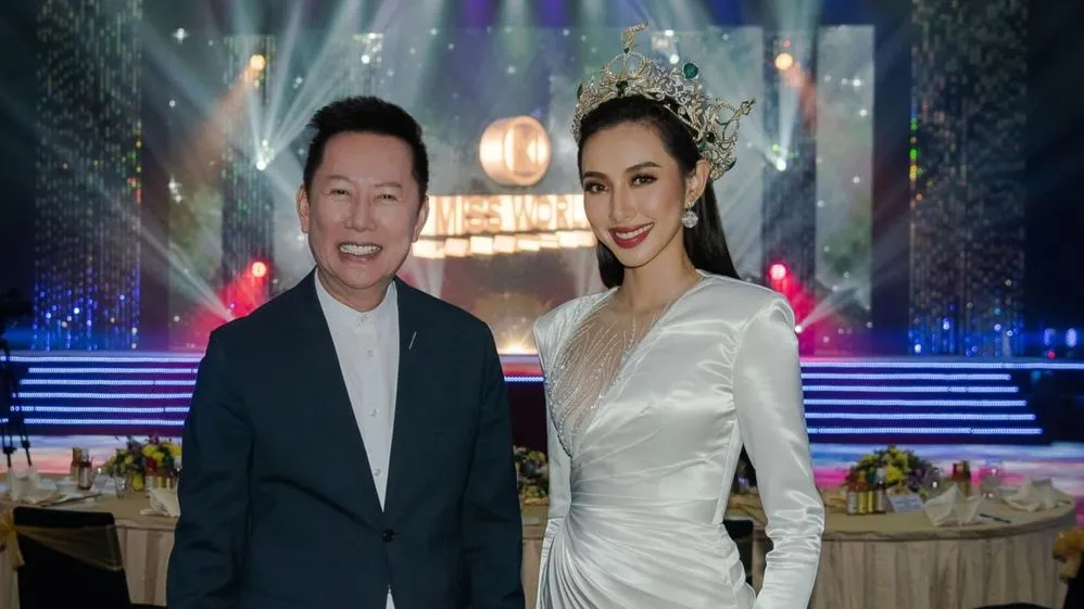 Ông trùm Miss Grand International: Sự nghiệp chói sáng nhưng đời tư thị phi, từng “body shaming” cả hoa hậu  Ông trùm Miss Grand International: Sự nghiệp chói sáng nhưng đời tư thị phi, từng “body shaming” cả hoa hậu
