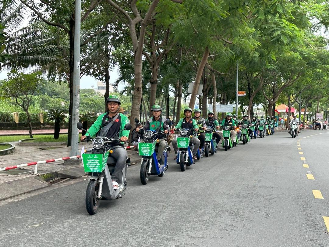 Gojek hợp tác Selex Motors, mở rộng thí điểm xe máy điện tại Việt Nam với GoRide, GoFood và GoSend  Gojek hợp tác Selex Motors, mở rộng thí điểm xe máy điện tại Việt Nam với GoRide, GoFood và GoSend