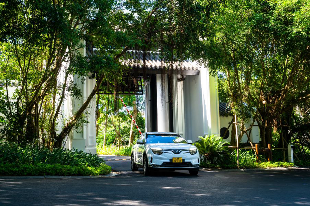 Thuê xe ô tô tự lái ngày tết, nên chọn xe xăng hay xe điện? Thuê xe ô tô tự lái ngày tết, nên chọn xe xăng hay xe điện?