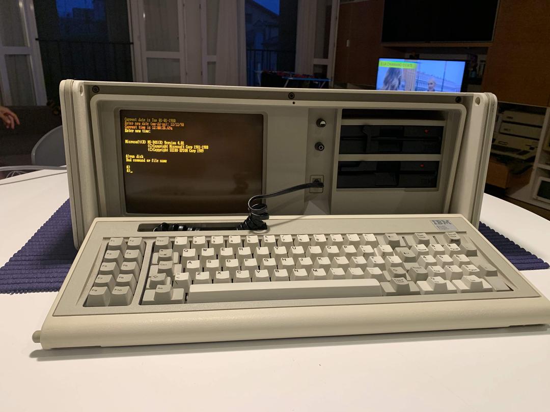 Đây là chiếc laptop từ 40 năm trước, nặng tới hơn 13 Kg, giúp bạn khỏi cần tập gym mỗi ngày nữa Đây là chiếc laptop từ 40 năm trước, nặng tới hơn 13 Kg, giúp bạn khỏi cần tập gym mỗi ngày nữa