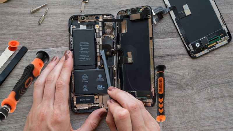 Apple sắp cho sửa chữa iPhone bằng linh kiện đã qua sử dụng kiểu “hàng zin bóc máy” Apple sắp cho sửa chữa iPhone bằng linh kiện đã qua sử dụng kiểu “hàng zin bóc máy”