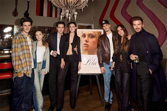 Nàng dâu “ngậm thìa vàng” nhà Beckham làm phim về sự nghèo khổ, bị chê thậm tệ Nàng dâu “ngậm thìa vàng” nhà Beckham làm phim về sự nghèo khổ, bị chê thậm tệ