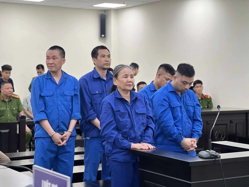 Nghi ngờ bị lấy trộm 9 tỉ tiền ảo Ethereum, mẹ nuôi thuê người đi đòi con trai rồi dính án cướp tài sản lên tới 13 năm tù Nghi ngờ bị lấy trộm 9 tỉ tiền ảo Ethereum, mẹ nuôi thuê người đi đòi con trai rồi dính án cướp tài sản lên tới 13 năm tù