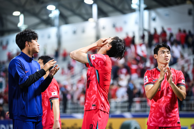 Liên đoàn bóng đá Hàn Quốc cúi đầu xin lỗi vì đội U23 mất vé dự Olympic Liên đoàn bóng đá Hàn Quốc cúi đầu xin lỗi vì đội U23 mất vé dự Olympic