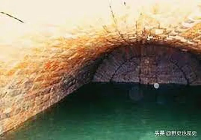 Mở mộ vua Khang Hy, chuyên gia hét lớn: 'Niêm phong ngay!' Mở mộ vua Khang Hy, chuyên gia hét lớn: 'Niêm phong ngay!'